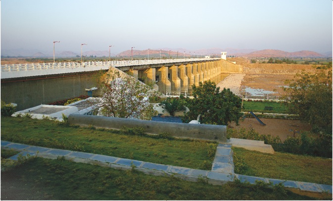 The Chagallu Barrage in Ananthapur, Andhra Pradesh. The project involved construction of a 40-meter high long earth dam with 25-meter high spillway. Source: Phalguna Hari